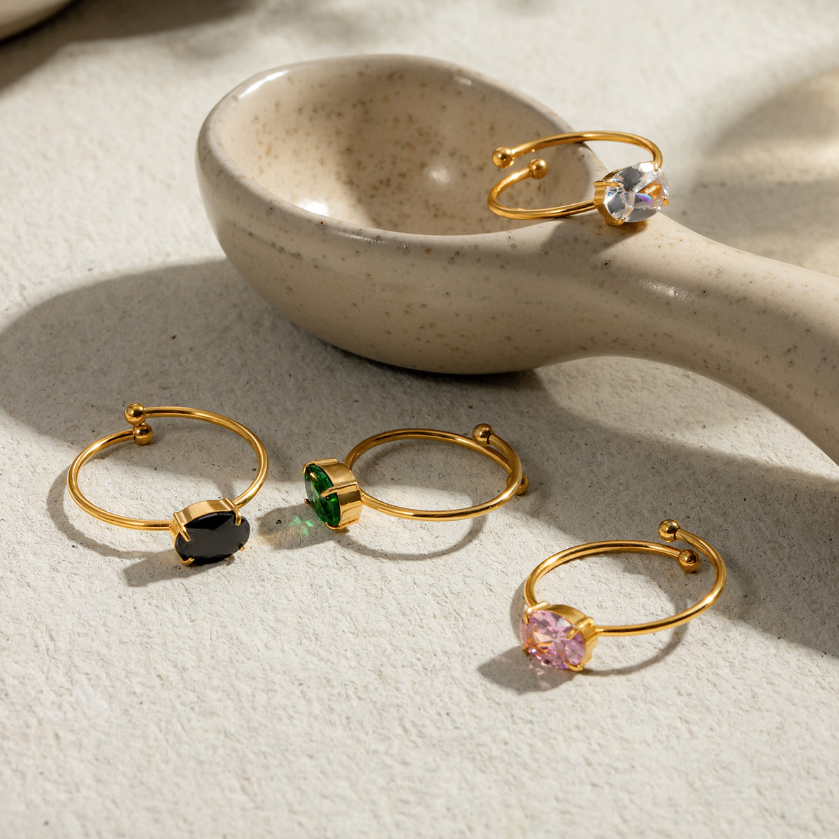 Ring "Solitara" Grün 18K Vergoldet Verstellbar Wasserfest Edelstahl 316L Modern Solitär